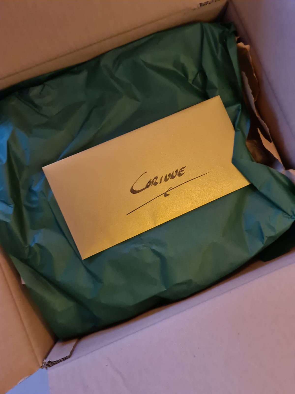 Ontvangen pakket bij Corinne - jeromeschampagne.nl
