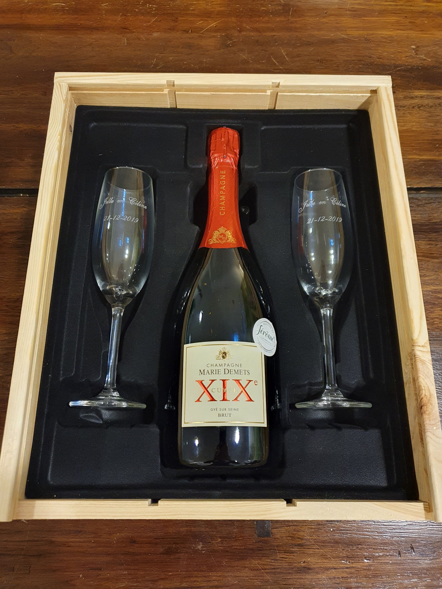 Geschenk - 1 fles - gravering 2 glazen - met Excellent Champagne